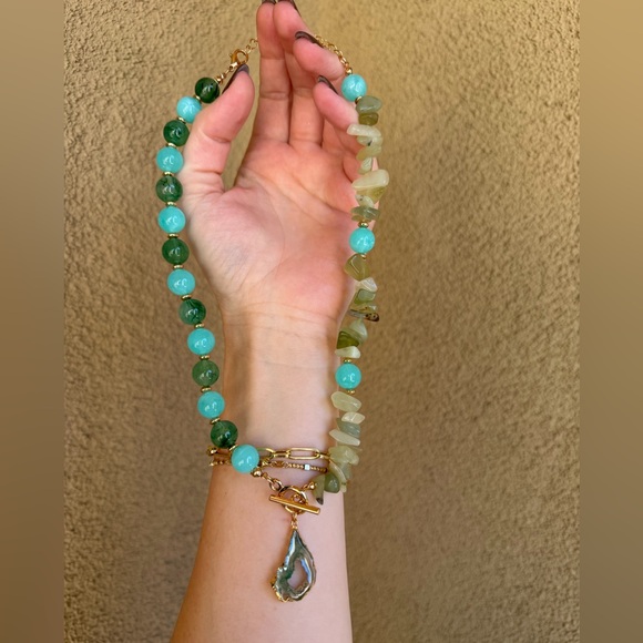 Green Beaded Necklace with Teardrop pendant - Picture 2 of 3